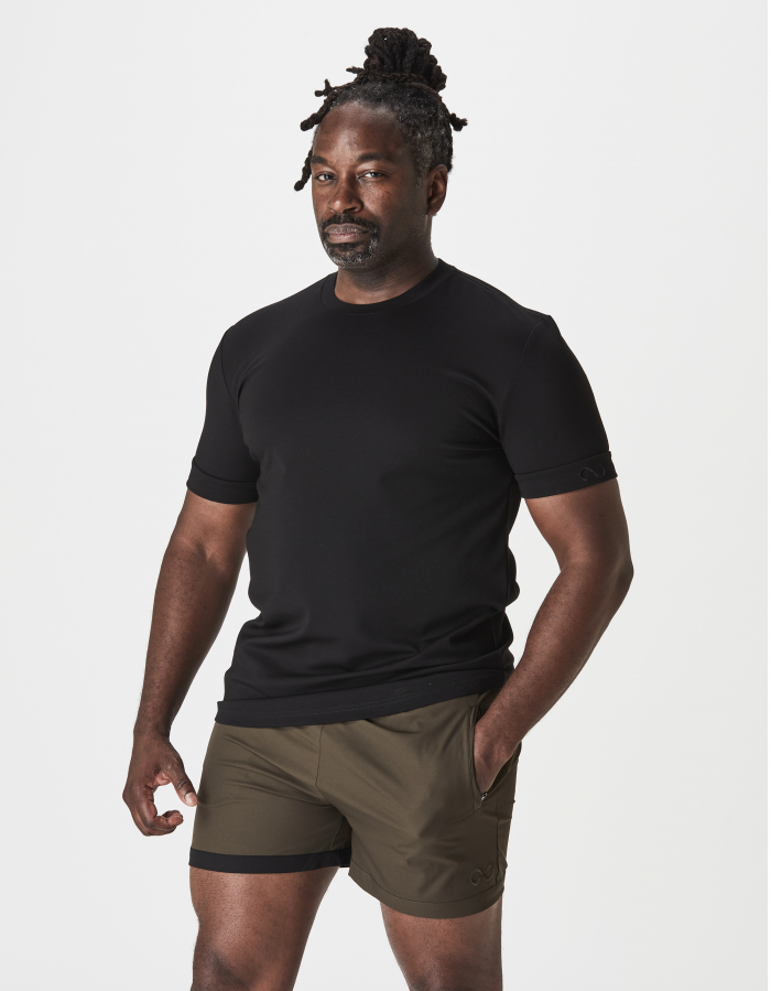 >クラシックフィットTシャツ