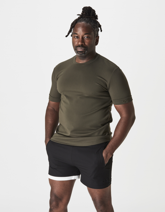 >クラシックフィットTシャツ